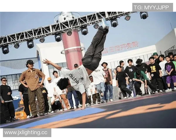 全国街舞大赛点评杭州飞盘队展现出色团队协作与默契配合