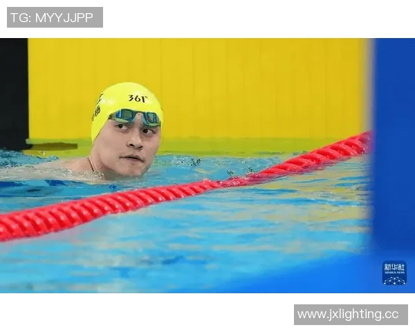 激烈对决游泳比赛精彩瞬间记录，超越自我挑战极限，快来一起见证胜利之光